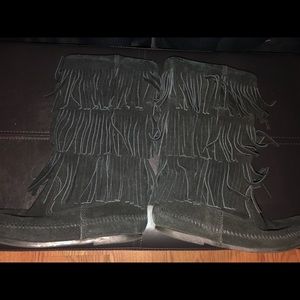 Minnetonka Three Tier Black Fringe Boots